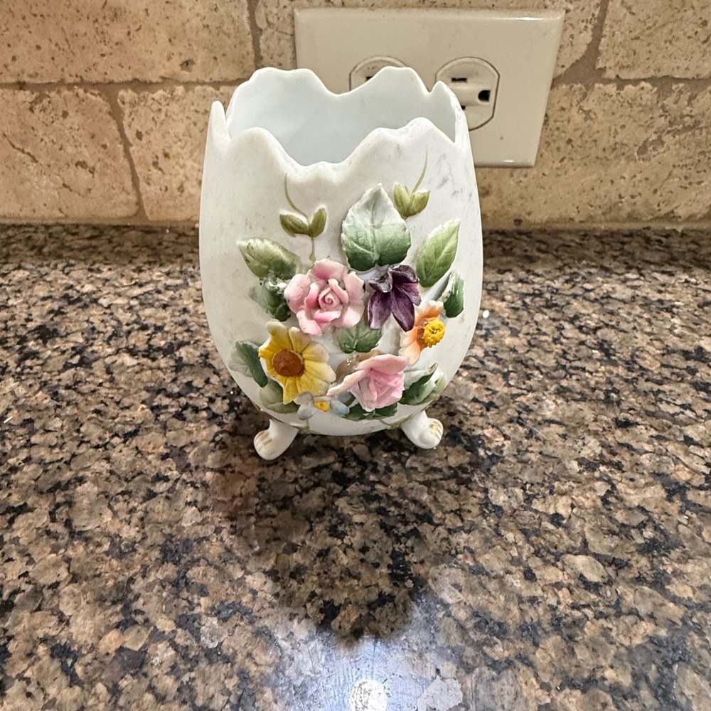 Lefton China Vintage Hand Painted Floral Egg Vase Footed Porcelain KW4342 White